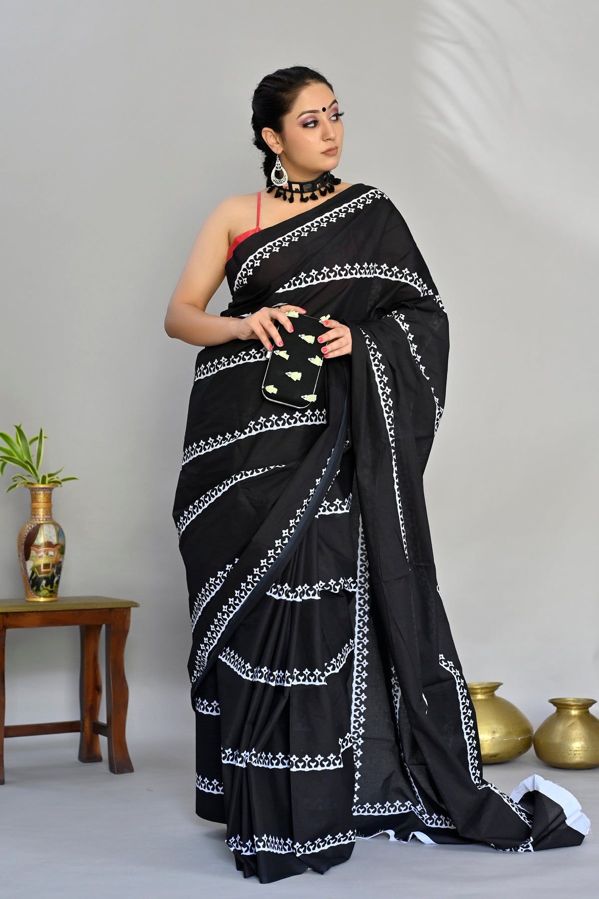 Elegant Black Color Color Pure Cotton Lilen With Digital Printed Designer Saree