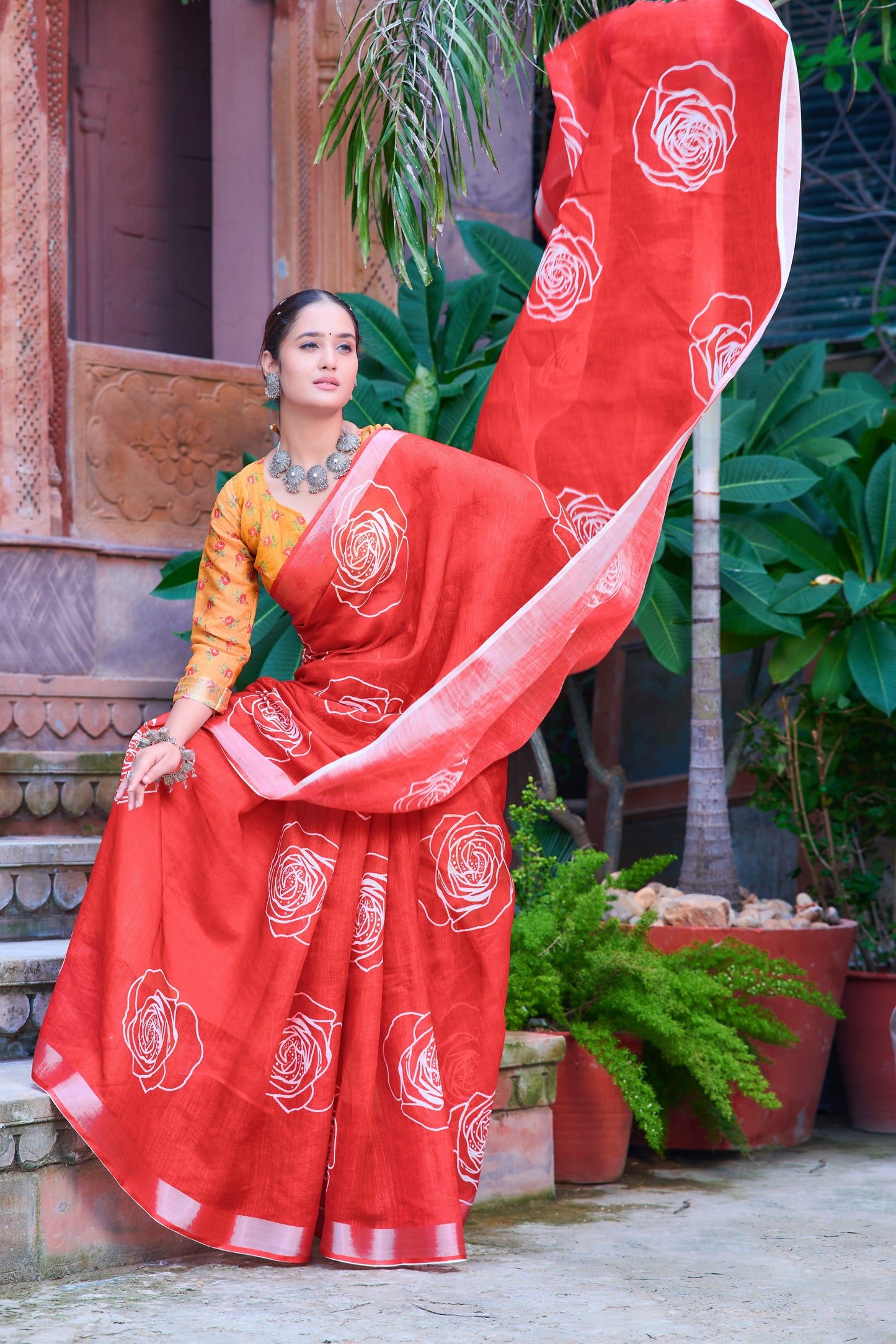 Presenting Red Color Color Pure Cotton Lilen With Digital Printed Designer Saree
