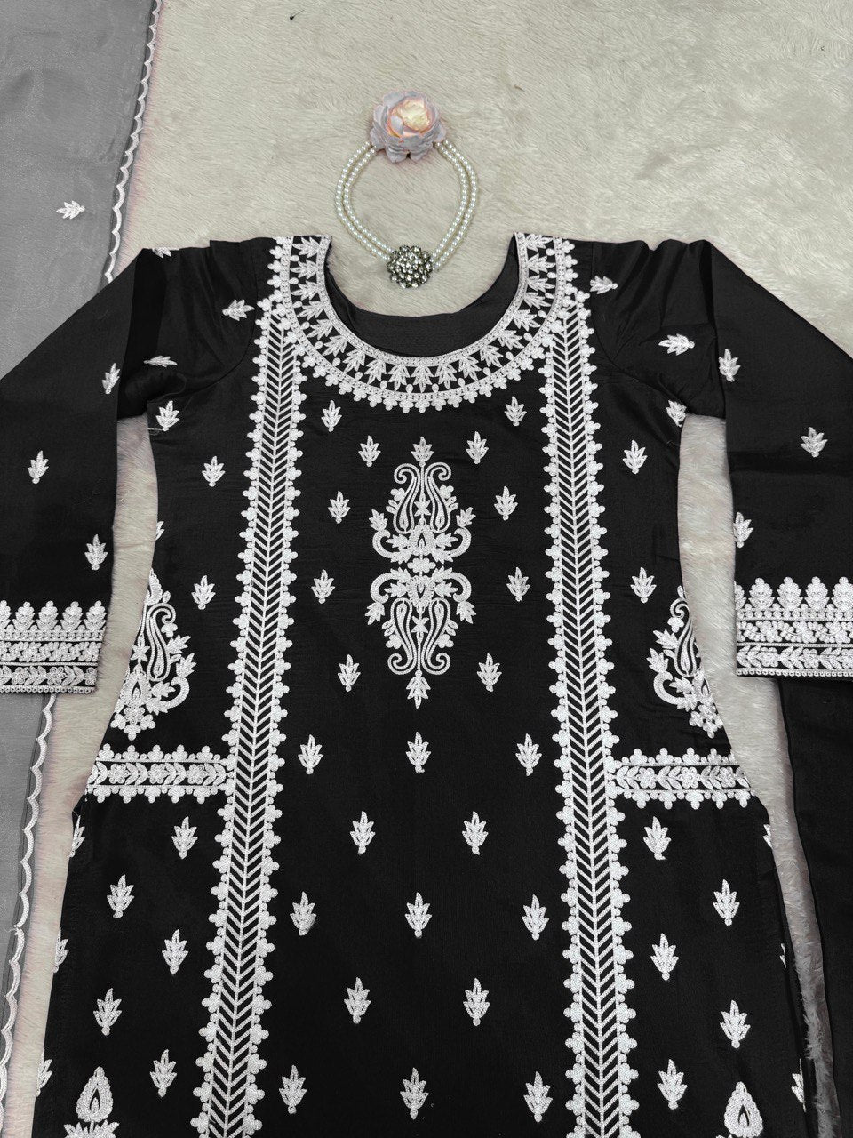 Function Wear Black Color Roman Silk Chine Stitch Silk Beautiful Salwar Suit