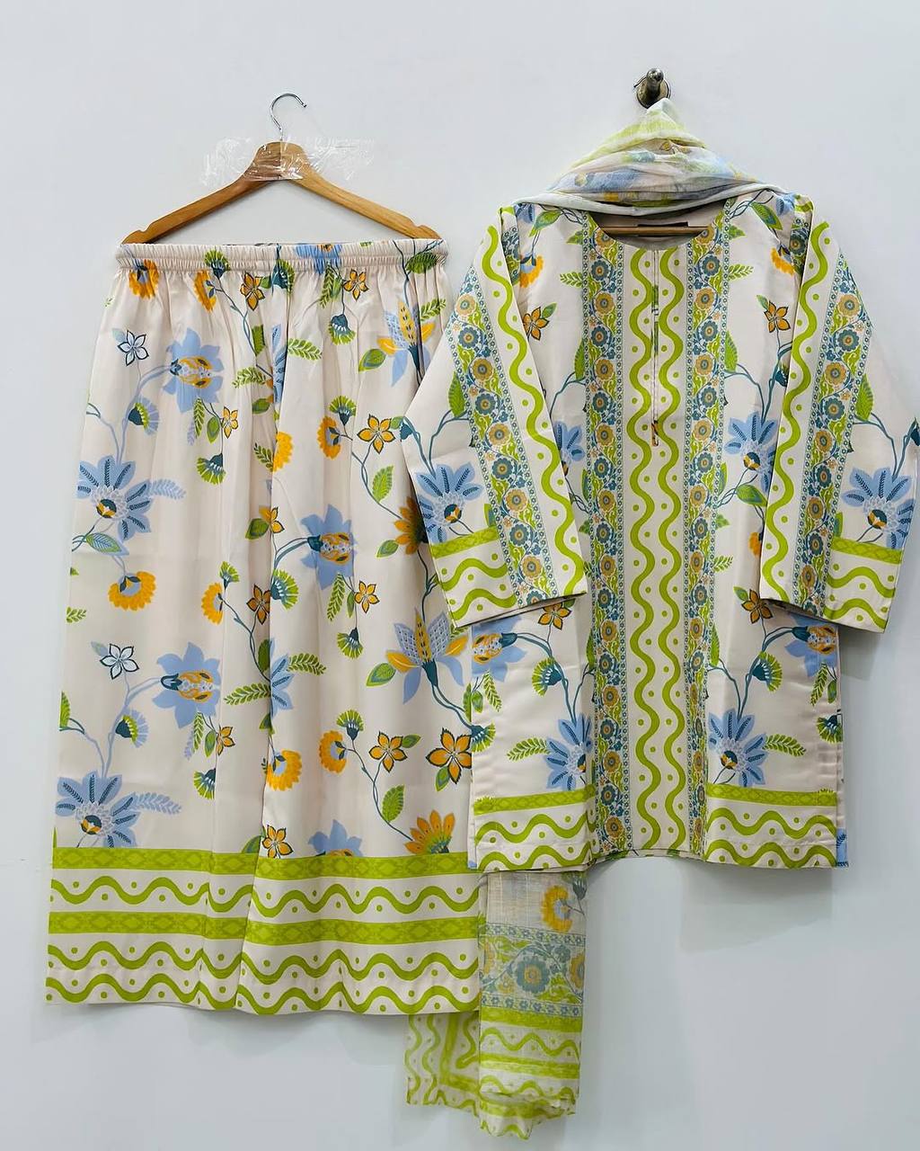 Wedding Wear Pure Natural Crepe Striking Digital Printed Co-ord Palazzo Suit Set