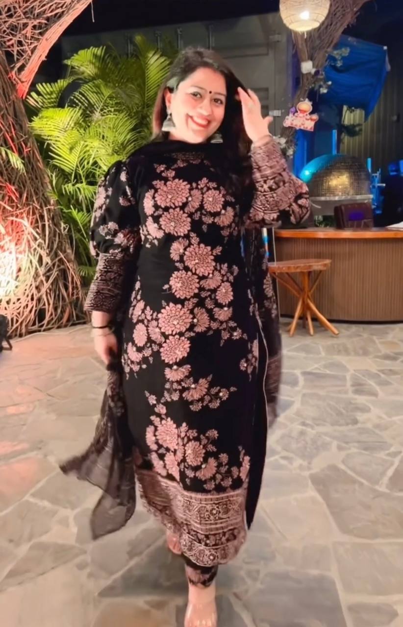 Admiring Black Color Heavy Georgette With Embroidery Work And Moti Work Salwar Suit