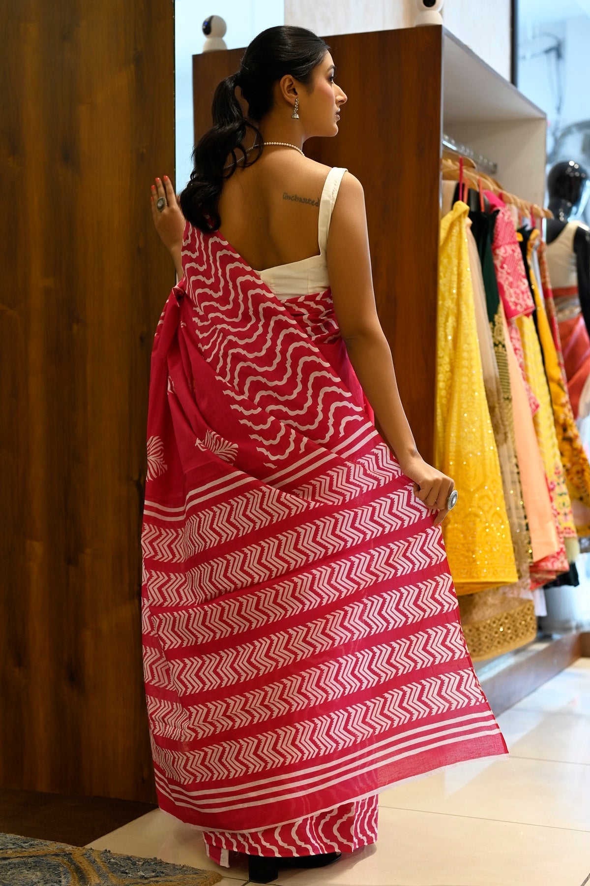 Pretty Red Color Pure Cotton Lilen With Digital Printed Designer Saree