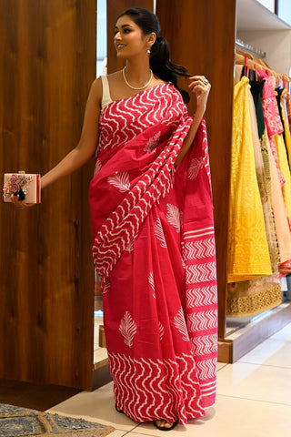Pretty Red Color Pure Cotton Lilen With Digital Printed Designer Saree