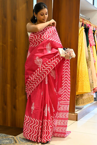 Pretty Red Color Pure Cotton Lilen With Digital Printed Designer Saree