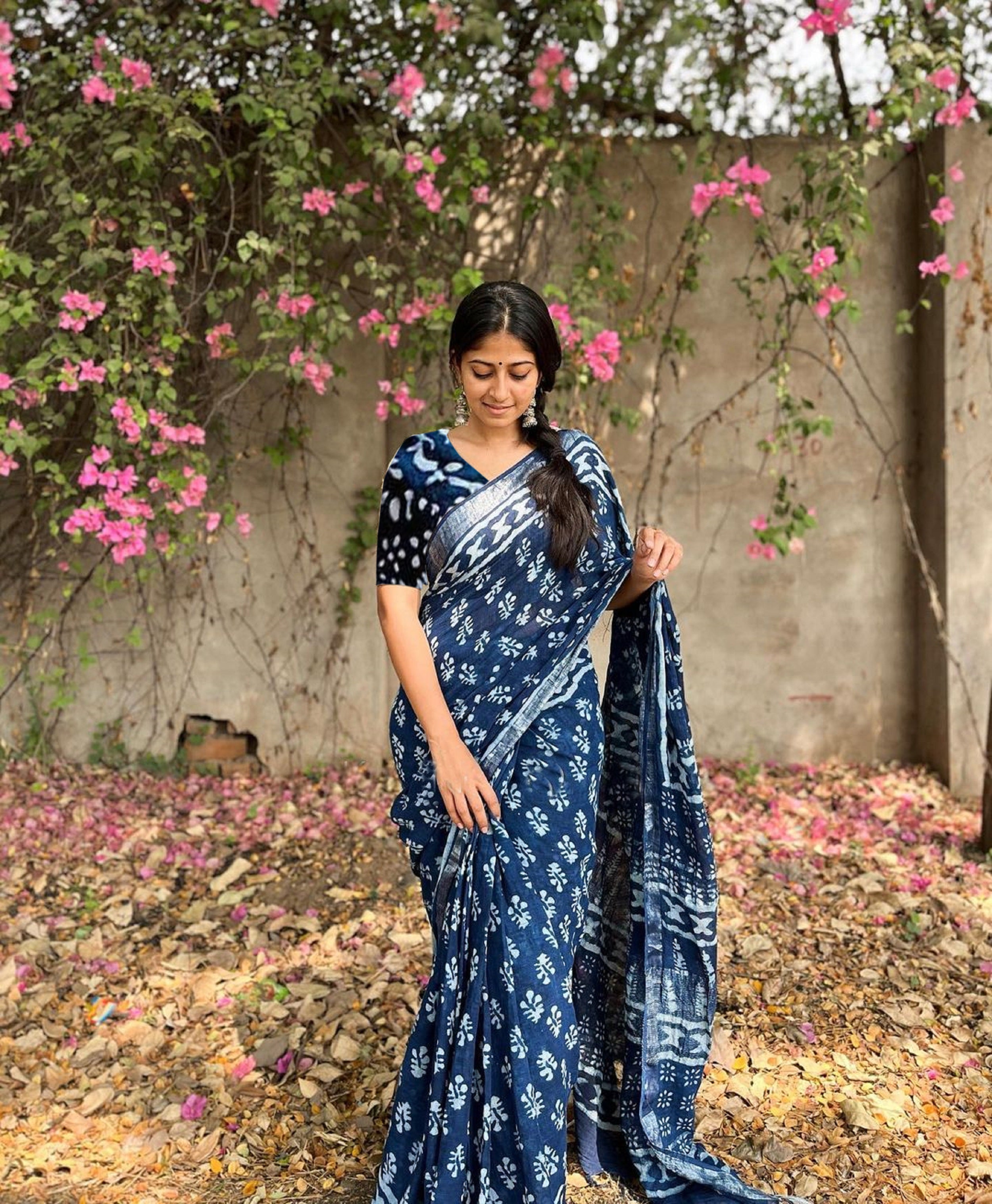 Mesmerizing Navy Blue Color Pure Cotton Lilen With Digital Printed Designer Saree