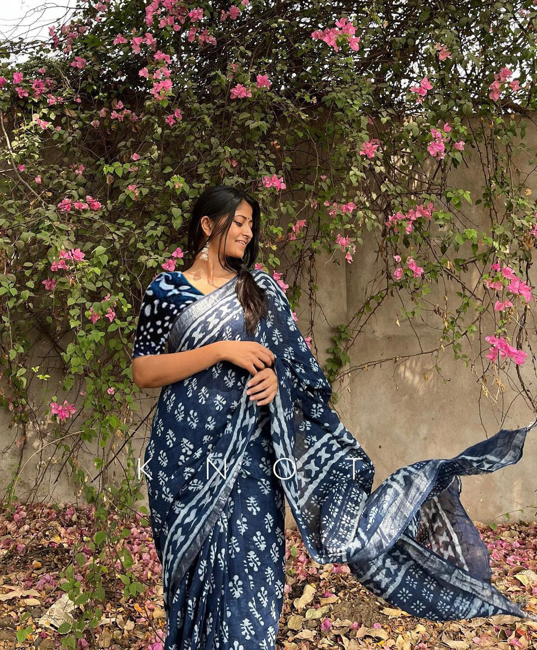 Mesmerizing Navy Blue Color Pure Cotton Lilen With Digital Printed Designer Saree