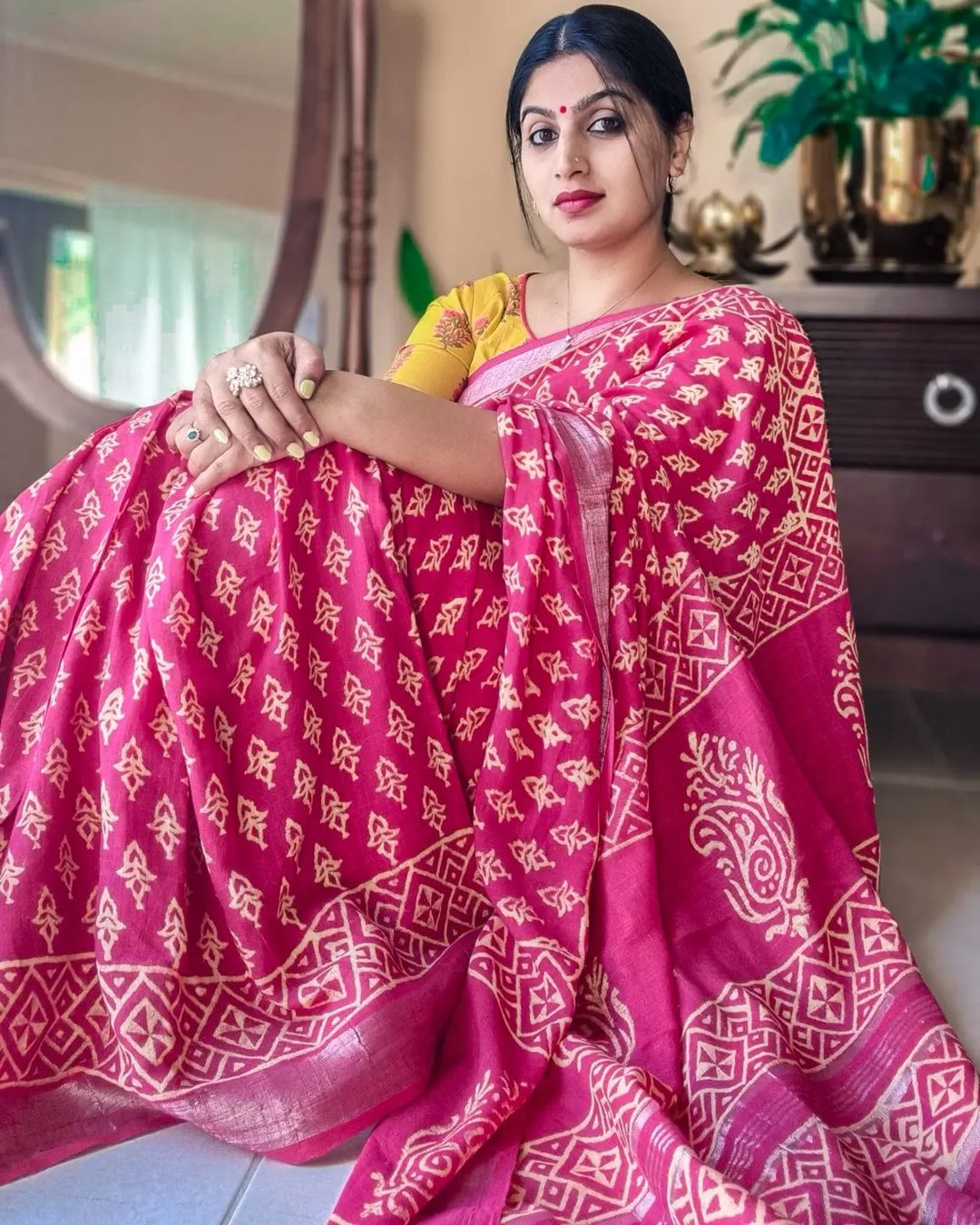 Beautiful Pink Color Pure Cotton Lilen With Digital Printed Designer Saree