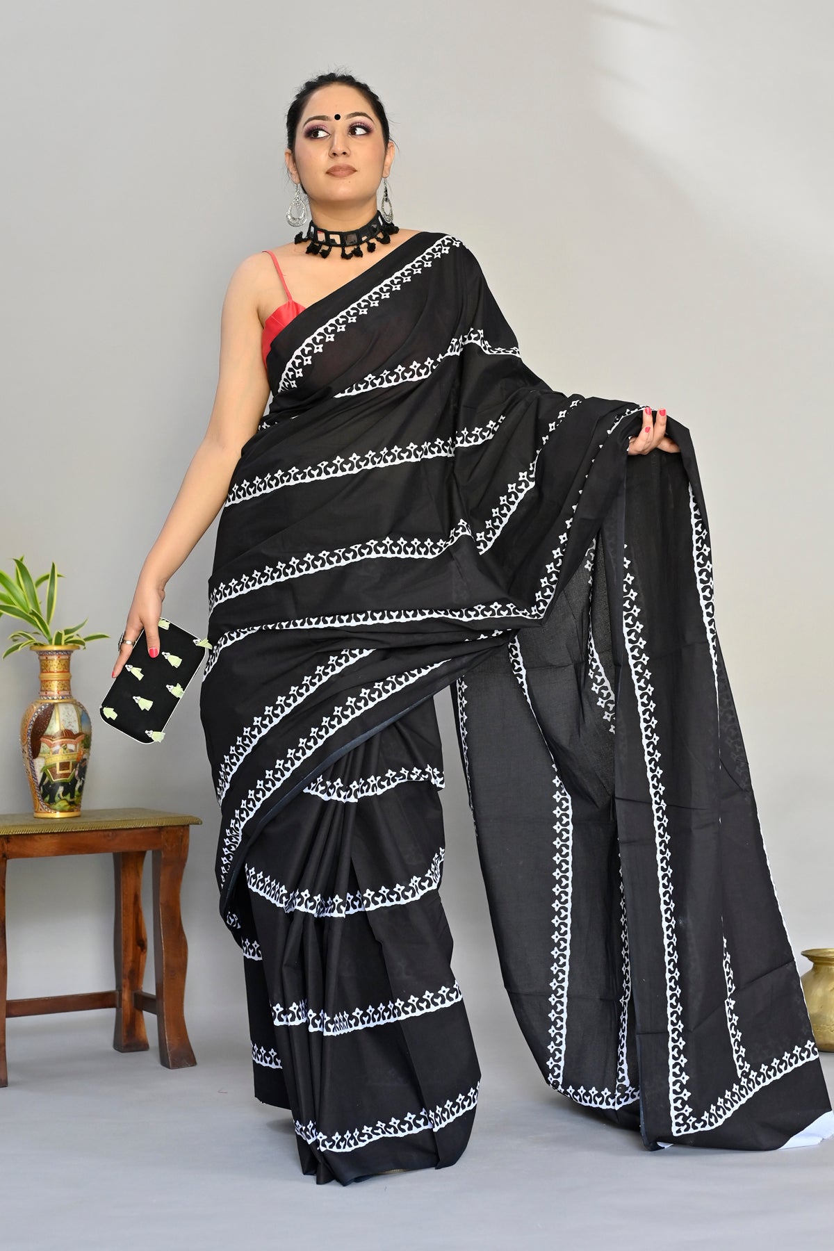 Elegant Black Color Color Pure Cotton Lilen With Digital Printed Designer Saree