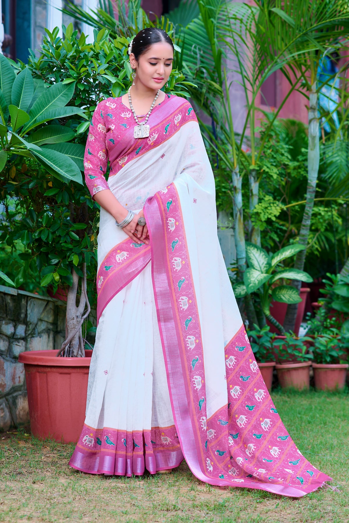 Fantastic Pink And White Color Color Pure Cotton Lilen With Digital Printed Designer Saree