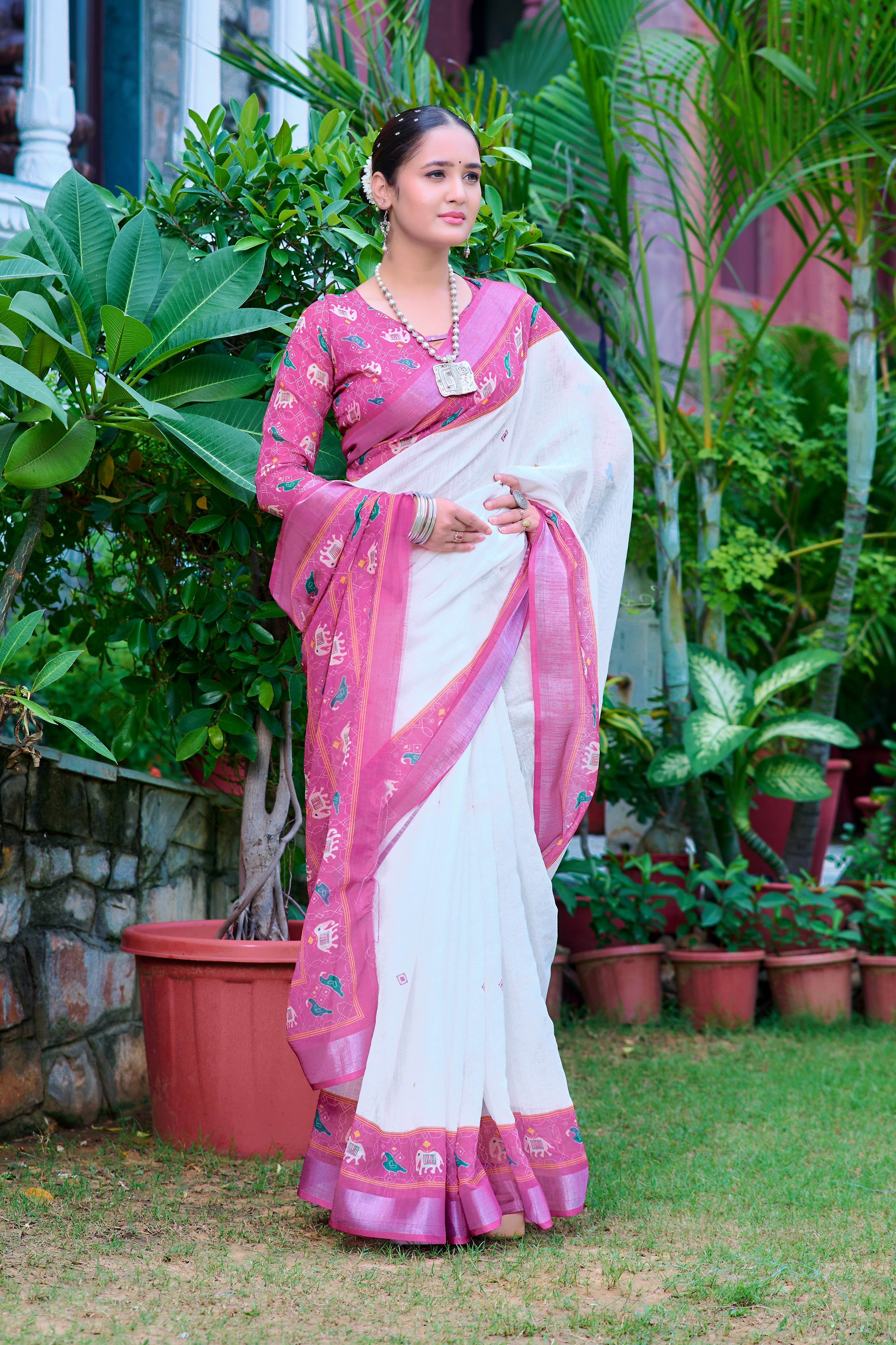 Fantastic Pink And White Color Color Pure Cotton Lilen With Digital Printed Designer Saree