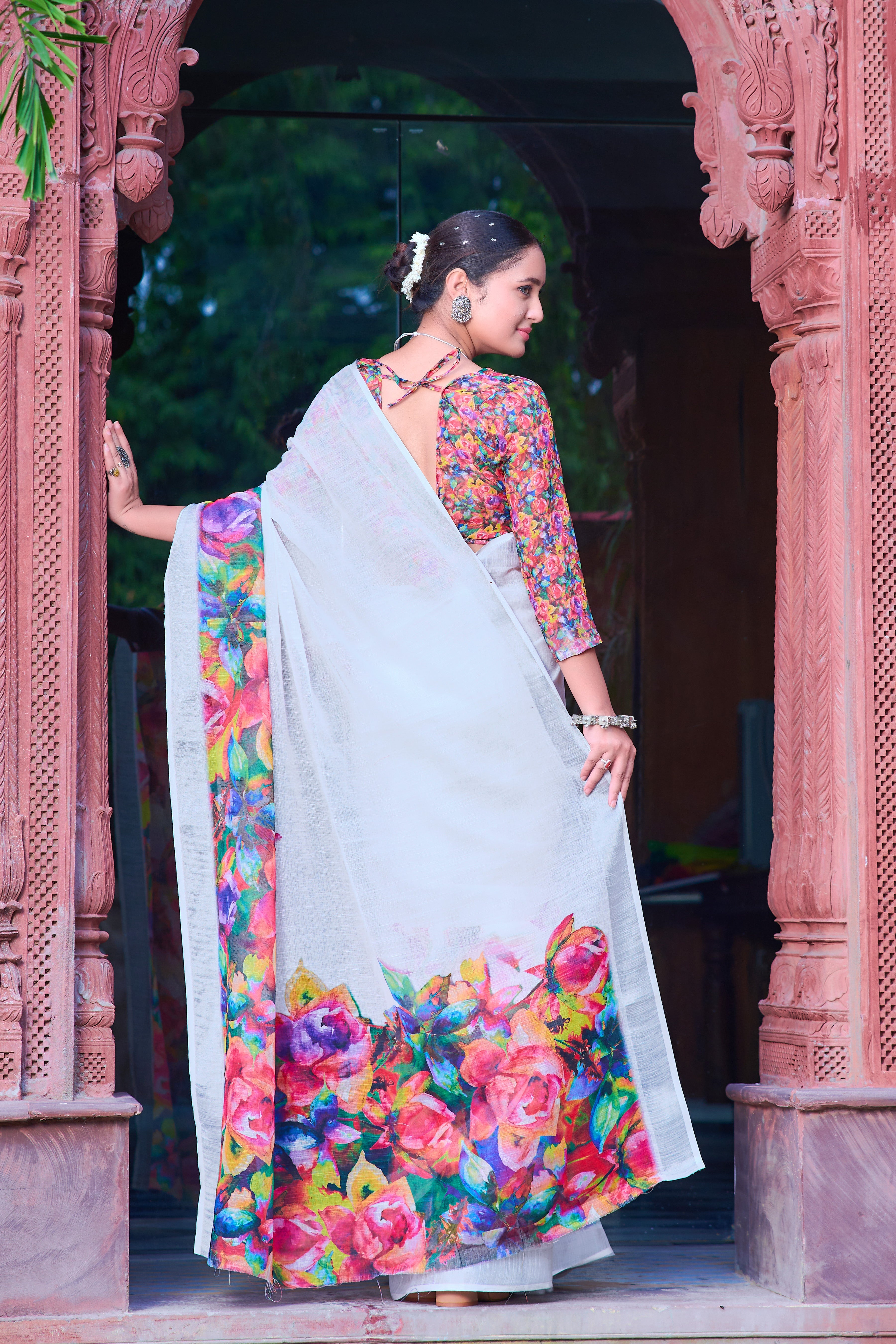 Ravishing White Color Color Pure Cotton Lilen With Digital Printed Designer Saree