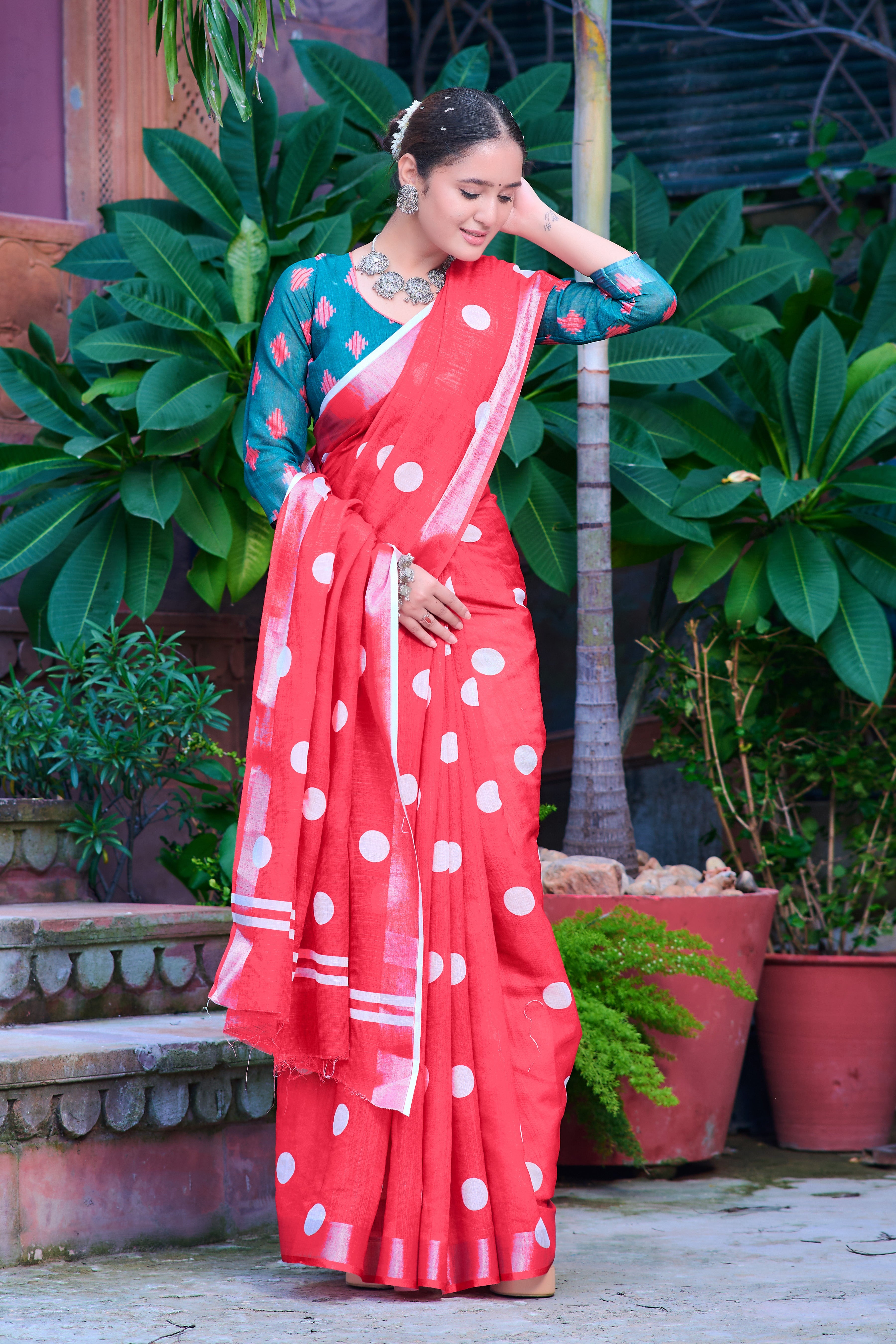 Wonderful Red Color Color Pure Cotton Lilen With Digital Printed Designer Saree