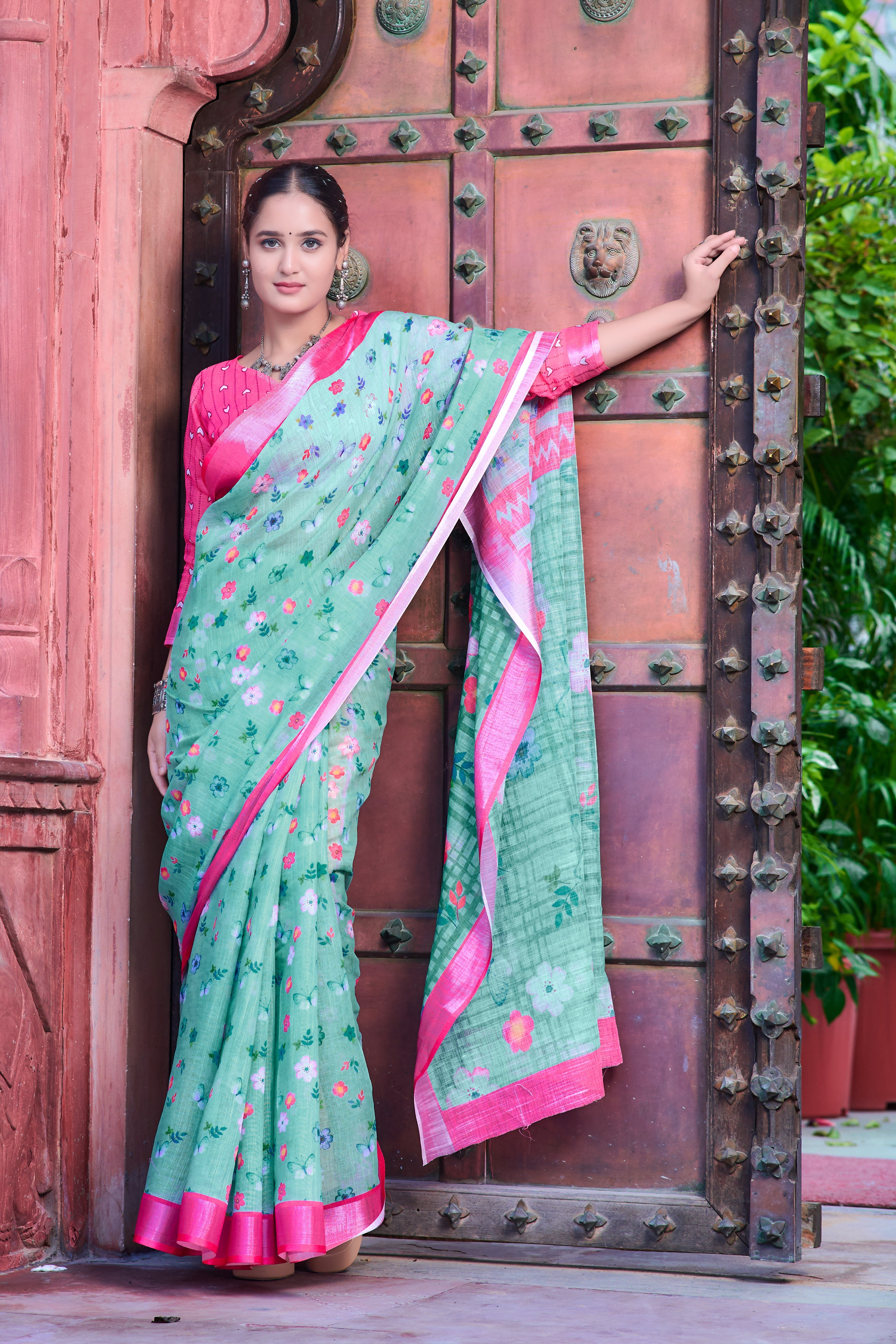 Elegant Parrot Green Color Color Pure Cotton Lilen With Digital Printed Designer Saree