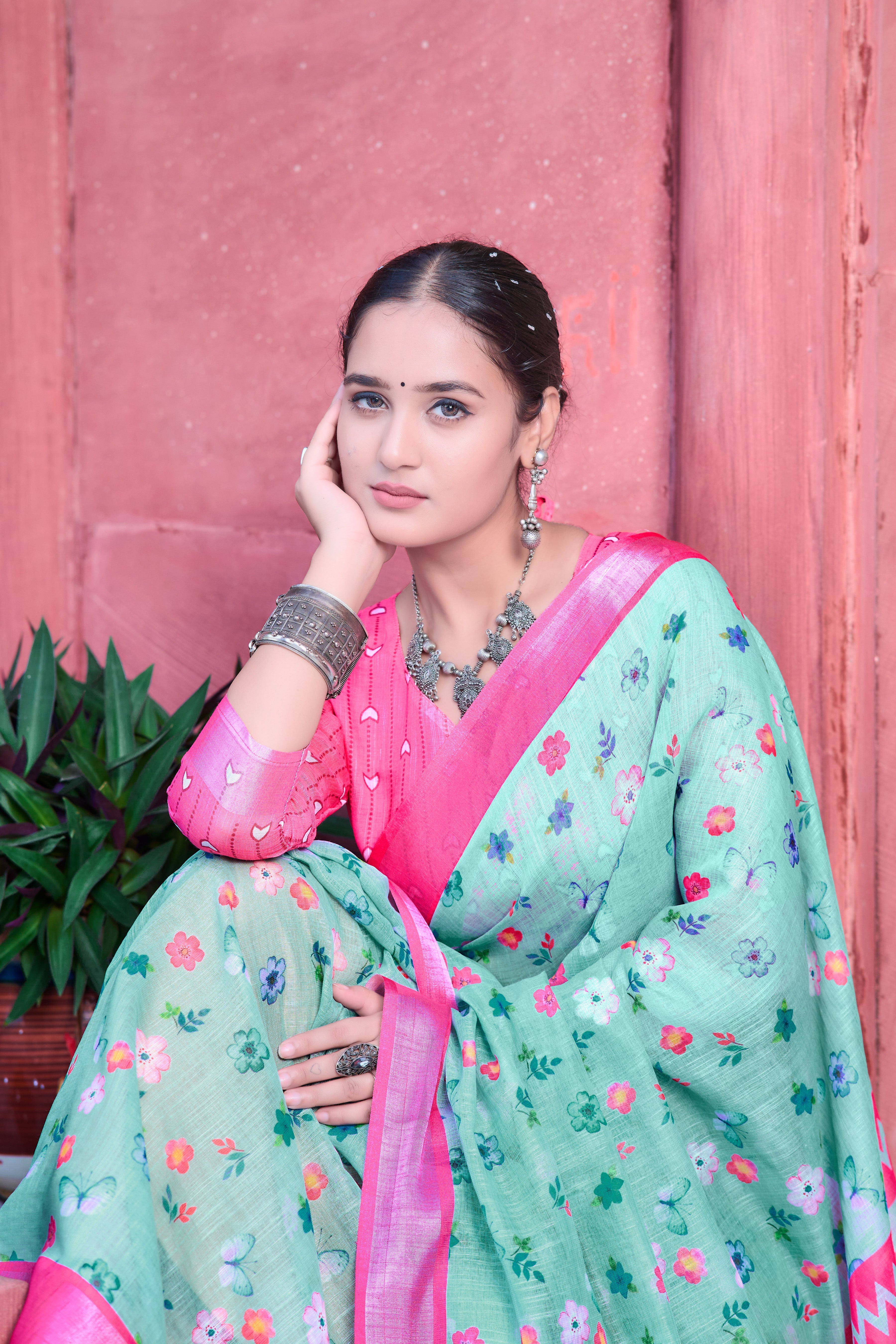 Elegant Parrot Green Color Color Pure Cotton Lilen With Digital Printed Designer Saree