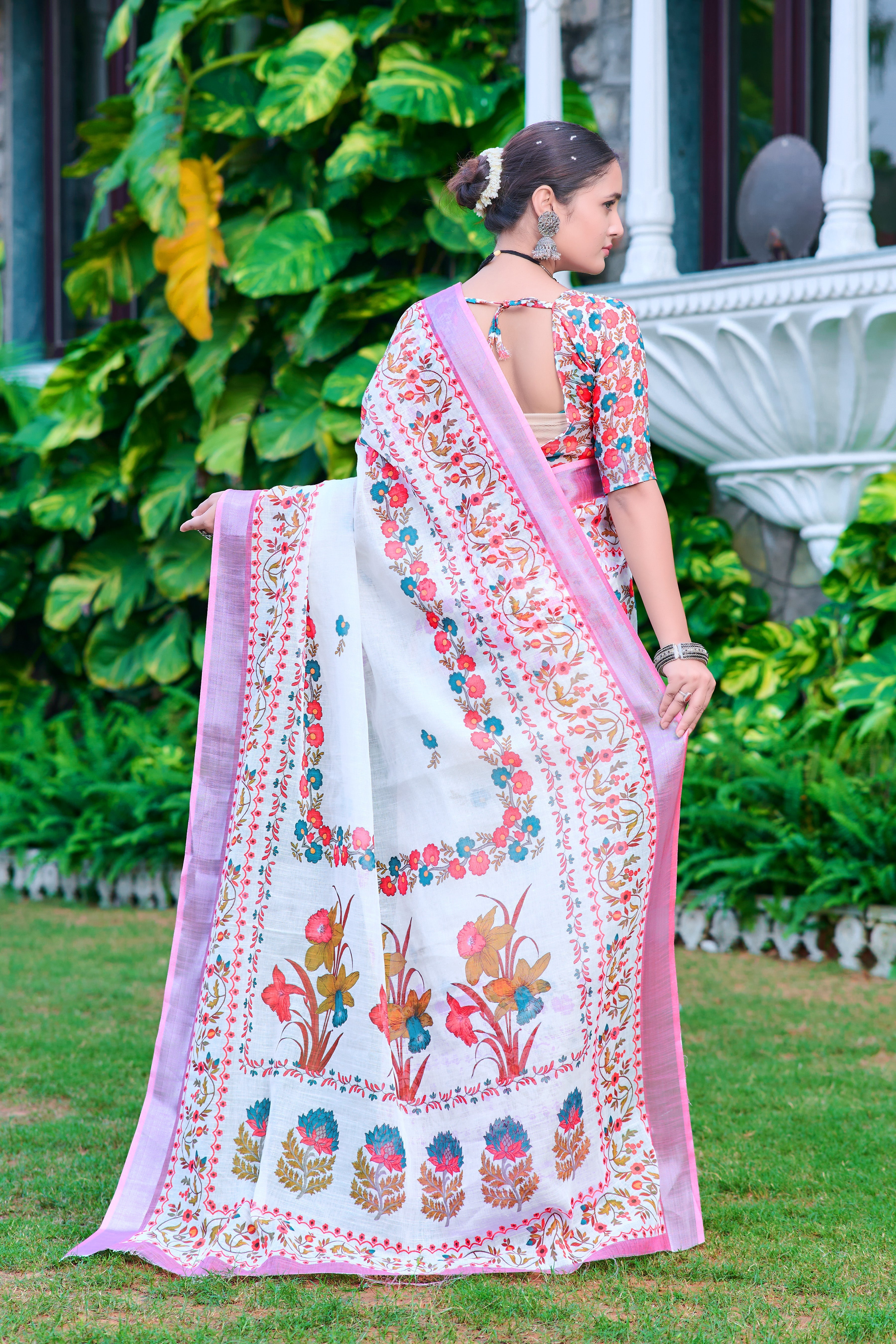 Fantastic White And Lavender Color Color Pure Cotton Lilen With Digital Printed Designer Saree