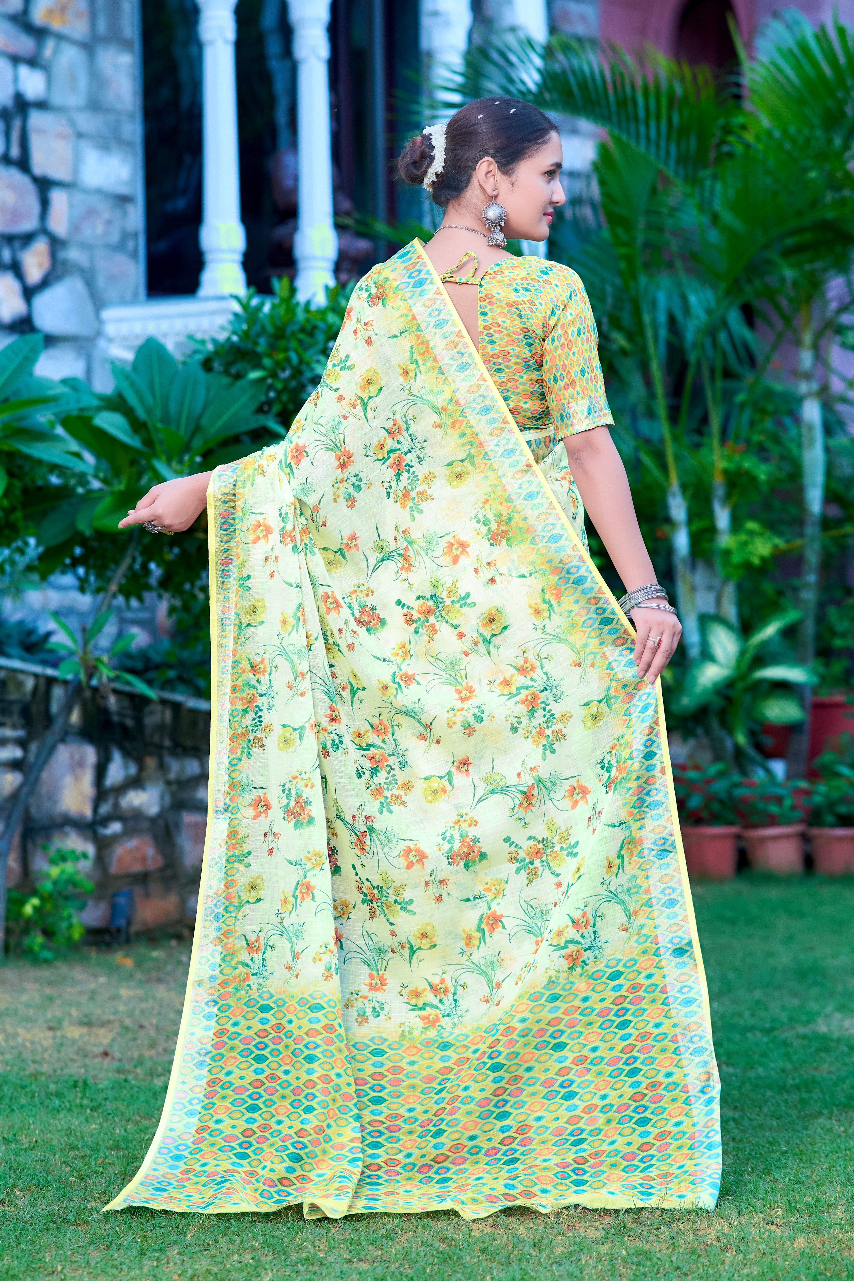 Glimmering Green Color Color Pure Cotton Lilen With Digital Printed Designer Saree