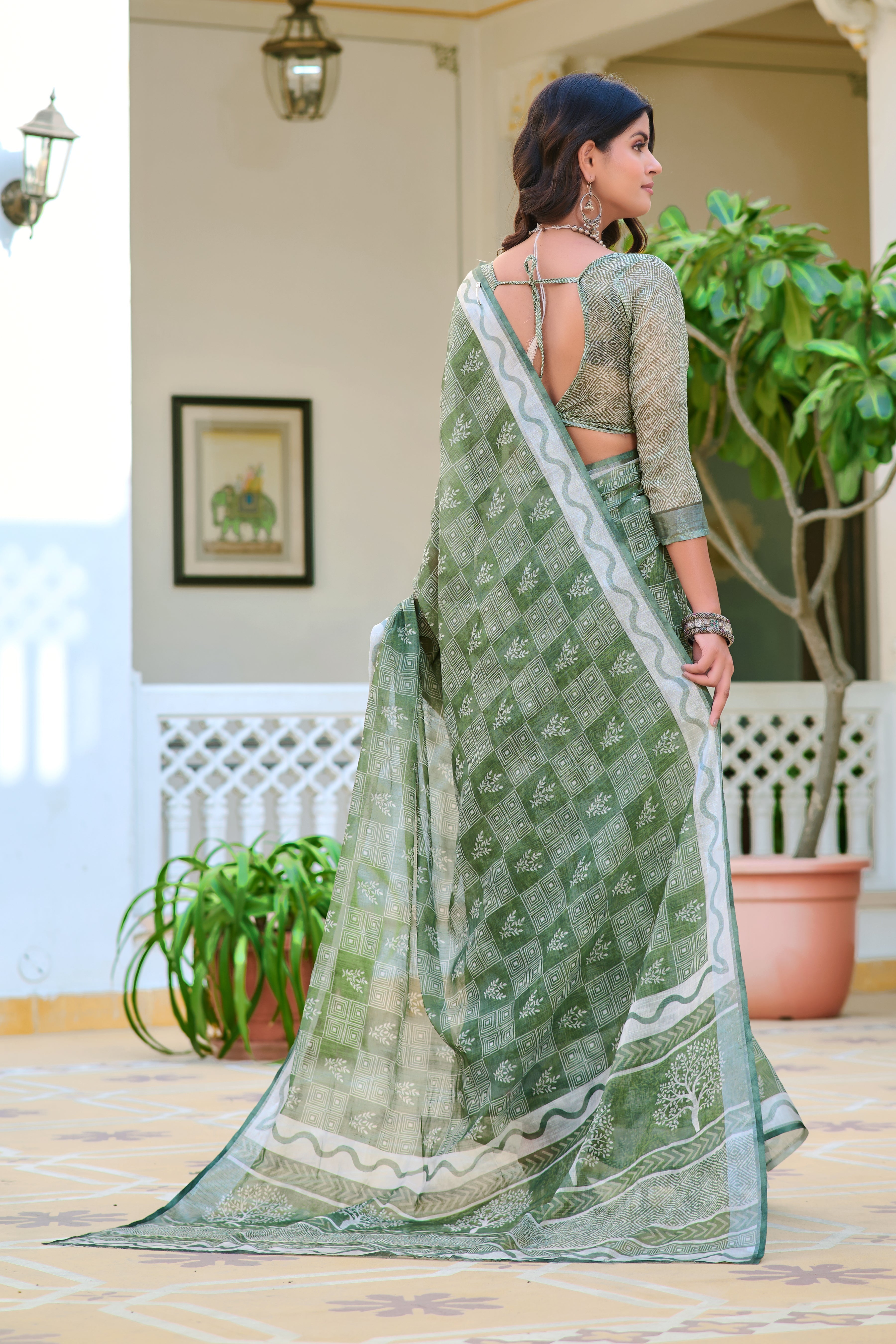 Captivating Mahendi Green Color Color Pure Cotton Lilen With Digital Printed Designer Saree