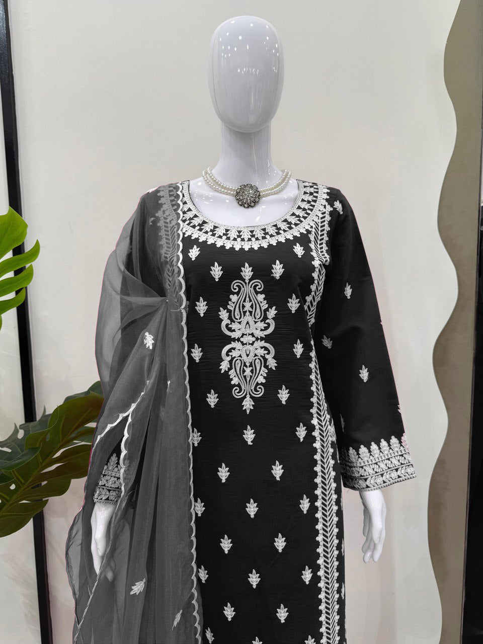 Function Wear Black Color Roman Silk Chine Stitch Silk Beautiful Salwar Suit