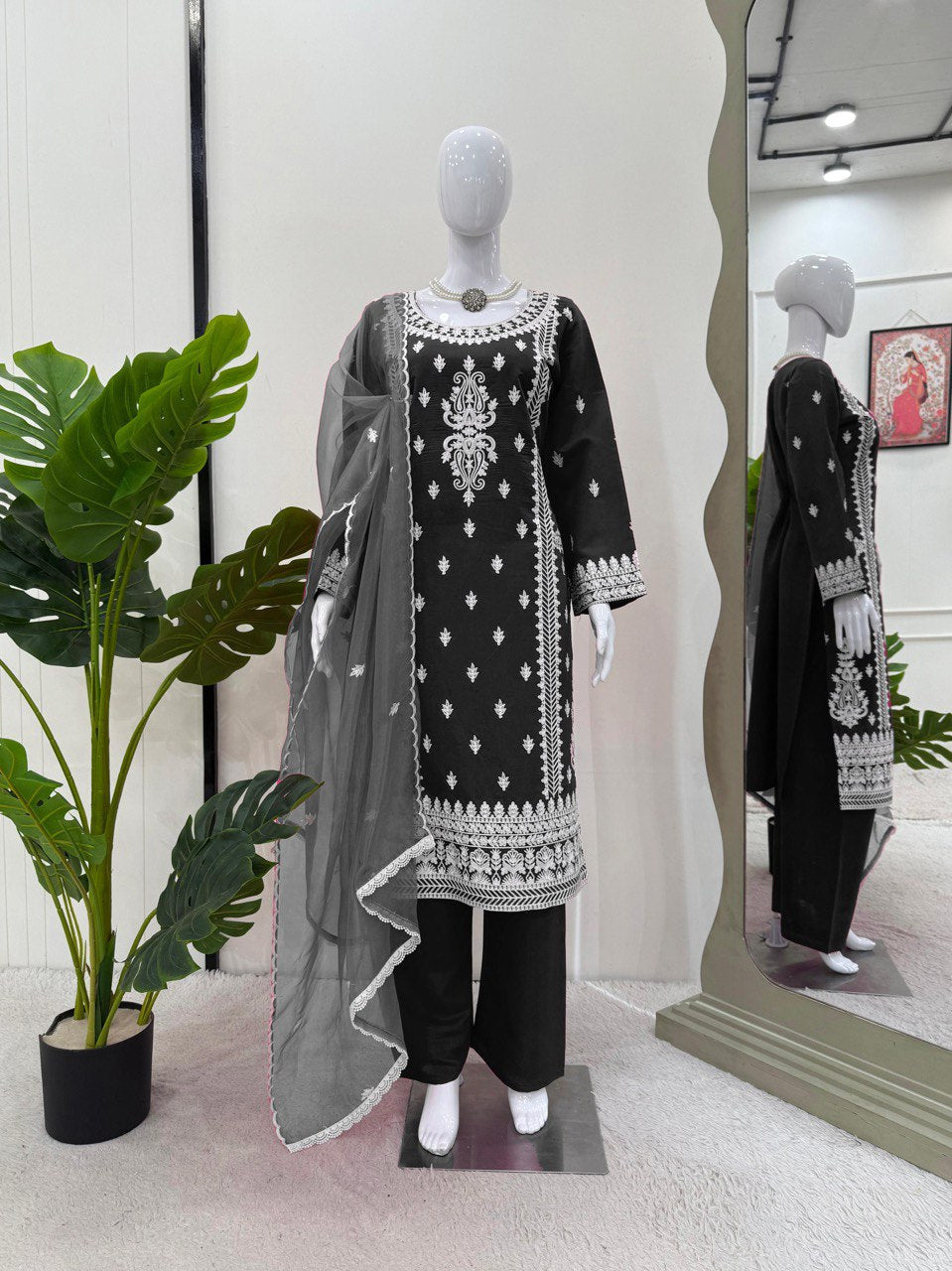 Function Wear Black Color Roman Silk Chine Stitch Silk Beautiful Salwar Suit