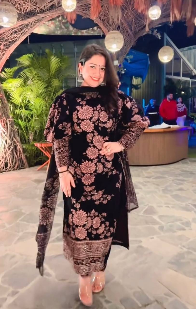 Admiring Black Color Heavy Georgette With Embroidery Work And Moti Work Salwar Suit