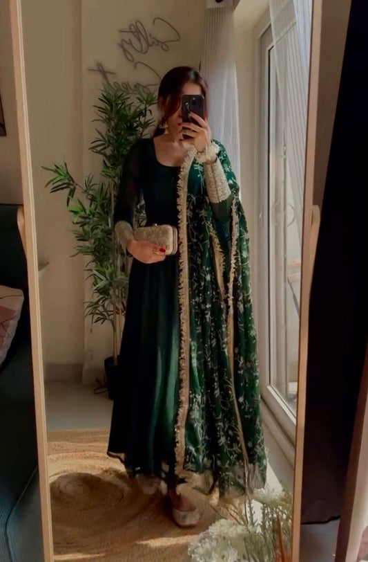 Good Looking Green Color Georgette Party Wear Gown