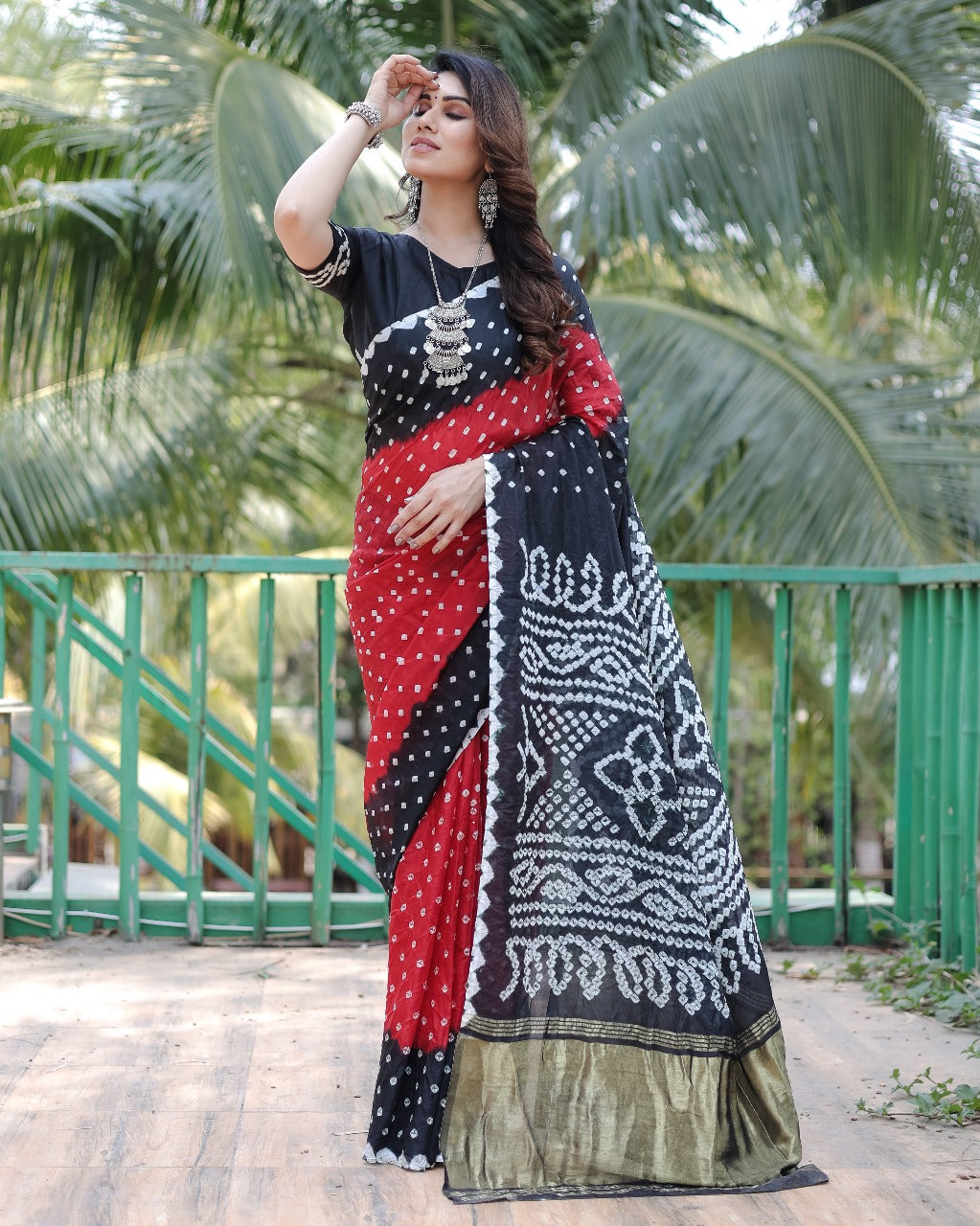 Wedding Wear Black And Red Color With Zari Weaving Pure Bandhej Silk Saree